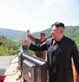 Líder da Coreia do Norte, Kim Jong-un, celebra lançamento bem-sucedido de míssil intercontinental   Foto: BBC News Brasil