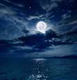 Imagem da Lua Cheia sobre o mar.  Foto: iStock