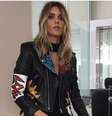 Fernanda Lima com jaqueta preta grafitada (Foto: Reprodução/Instagram/Instagram/@fernandalimaoficial  Foto: Elas no Tapete Vermelho