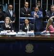 Senadoras Gleisi Hoffmann (PT-PR), Fátima Bezerra (PT-RN) e Vanessa Grazziotin (PCdoB-AM) tomaram lugares na mesa do plenário e se recusaram a sair  Foto: Marcos Oliveira/Agência Senado