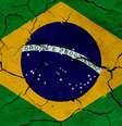 Bandeira do Brasil em solo rachado  Foto: BBC News Brasil