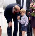 George fez bicos e caretas, e William conversou com o pequeno  Foto: Getty Images