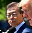 Recém-eleito presidente da Coreia do Sul, Moon Jae-in, ao lado de Donald Trump em visita aos EUA no fim de junho  Foto: Deutsche Welle