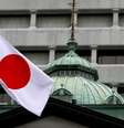 Bandeira japonesa sobre prédio do Banco do Japão, em Tóquio  Foto: Reuters