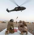 Soldados norte-americanos participam de exercício militar com helicóptero na província de Helmand, no Afeganistão 06/07/2017 REUTERS/Omar Sobhani  Foto: Reuters