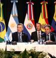 O presidente da Argentina, Mauricio Macri, junto ao ministro do Exterior, Jorge Faurie e o ministro da Fazenda, Nicolas Dujovne, durante sessão da cúpula do Mercosul em Mendoza, na Argentina
21/07/2017
REUTERS/Marcos Brindicci  Foto: Reuters