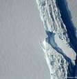 Vasta aérea da fenda na calota de gelo Larsen C que originou o iceberg A68  Foto: Reuters