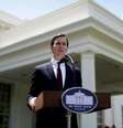 Genro do presidente dos EUA, Donald Trump, e um de seus principais assessores, Jared Kushner fala do lado de fora da Casa Branca
24/07/2017
REUTERS/Joshua Roberts  Foto: Reuters