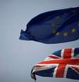 Bandeiras da União Europeia e do Reino Unido  Foto: Reuters