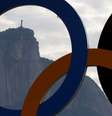 Cristo Redentor visto através de anéis olímpicos  Foto: Reuters