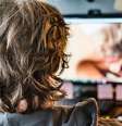 Estudo mostra que idade em que homem é apresentado à pornografia molda suas atitudes em relação às mulheres   Foto: BBC News Brasil