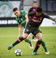 Após longo período afastado por causa de uma grave lesão no joelho, o meia Moisés voltou a campo neste domingo pelo Palmeiras  Foto: Flavio Hopp/Raw Image/Gazeta Press 