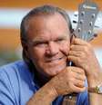 Glen Campbell em sua casa em Malibu no passado  Foto: Phil McCarten / Reuters
