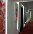 No Studio 20, uma porta fechada é sinal de que uma modelo está entretendo um cliente   Foto: BBC News Brasil