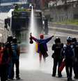 Jovem violinista venezuelano Wuilly Arteaga, durante protesto contra o governo do presidente Nicolás Maduro, em Caracas 24/05/2017 REUTERS/Carlos Garcia Rawlins  Foto: Reuters