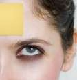 Mulher com post it na testa  Foto: BBC News Brasil