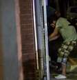 Polícia escolta suspeito de participar do ataque em Barcelona ao tribunal  Foto: Reuters