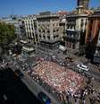 Memorial improvisado em local onde van atropelou multidão de pedestres em Las Ramblas, Barcelona 22/08/2017 REUTERS/Albert Gea  Foto: Reuters