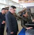 Kim Jong-un durante visita à Academia de Ciências de Defesa  Foto: Reuters