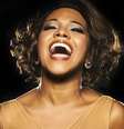 Thalita Pertuzatti emociona o público ao reviver os sucessos da diva Whitney Houston  Foto: André Schiliró/Divulgação  / Sala de TV