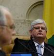 Janot ouve Fachin em sessão do STF em Brasília
  Foto: Reuters