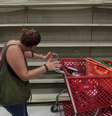 Em Porto Rico, já faltam garrafas de água nas prateleiras dos supermercados  Foto: Reuters
