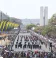 Desfile atraiu 20 mil pessoas, segundo a PM e o Exército, e terminou sem incidentes  Foto: Agência Brasil