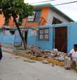 Moradores perto de casa destruída por furacão em  Ixtaltepec, no México 10/09/2017 REUTERS/Carlos Jasso  Foto: Reuters