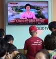Pessoas assistem reportagem sobre teste de bomba de hidrogênio da Coreia do Norte, em estação de trem em Seul, Coreia do Sul 03/09/2017 Han Jong-Chan/Yonhap/via REUTERS  Foto: Reuters