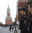 Policiais patrulham rua de Moscou após ameaças de bombas por telefone  Foto: Reuters