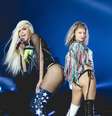 Anitta comemora participação de Pabllo Vittar no Rock in Rio, ao lado da Fergie.  Foto: Rock in Rio / Divulgação