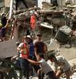 Equipes de resgate e moradores da Cidade do México pedem silêncio para encontrar possíveis vítimas soterradas nos escombros   Foto: BBC News Brasil