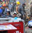 Saída de emergência desabou quando crianças eram retiradas do prédio   Foto: BBC News Brasil
