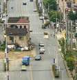 Casa no meio de avenida em Xangai  Foto: BBC News Brasil