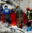 Socorristas retiram corpo de prédio destruído por terremoto na Cidade do México
 21/9/2017    REUTERS/Carlos Jasso  Foto: Reuters