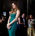 Gisele Bündchen com vestido verde feito de viscose sustentável  Foto: Stefano Rellandinni / Reuters