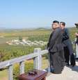 Kim Jong-Un observa campo na Coreia do Norte  Foto: Reuters