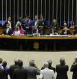 A segunda secretária da Câmara Deputados, Mariana Carvalho, faz a leitura da denúncia contra Temer na Câmara  Foto: Agência Câmara