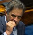 O senador Aécio Neves sentado no plenário do Senado  Foto: BBC News Brasil