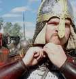 Grupos mantêm viva a cultura viking se reunindo para batalhas ao redor do mundo   Foto: BBC News Brasil