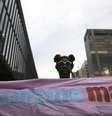 Mulher protesta contra o machismo em São Paulo  Foto: Reuters
