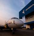 Logo da Embraer é vista em fábrica em São José dos Campos, São Paulo 16/10/2014 REUTERS/Roosevelt Cassio   Foto: Reuters
