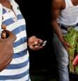 Programas de transferência de dinheiro são simples e operam mesmo sem Wi-Fi | Foto: Matthew Vickery/BBC   Foto: BBC News Brasil