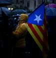Manifestante segura bandeira separatista da Catalunha durante protesto em Barcelona, Espanha 19/10/2017 REUTERS/Ivan Alvarado  Foto: Reuters