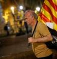 Manifestante segurando bandeira da Catalunha  Foto: BBCBrasil.com