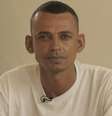 Álvaro Frazão, condenado por homicídio, passou a usar a literatura como uma forma de terapia para entender o sofrimento que causou (Foto: Rodrigo Pinto)   Foto: BBC News Brasil