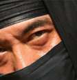 Homem vestido de ninja  Foto: BBC News Brasil