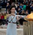 Chama da Olimpíada de Inverno de Pyeongchang 2018 é entregue aos organizadores dos Jogos em Atenas 31/10/2017  REUTERS/Costas Baltas  Foto: Reuters