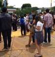 Alunos aguardam abertura dos portões dos locais de prova do Enem 2017 em Brasília  Foto: Agência Brasil