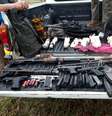 Armamento apreendido com os suspeitos mortos pela polícia  Foto: Polícia/Divulgação